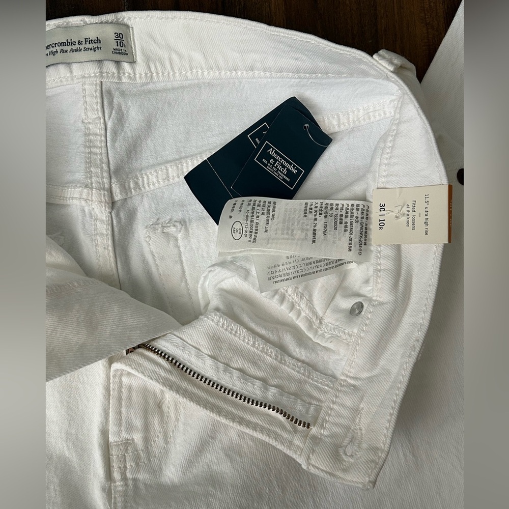 Abercrombie & Fitch White Distressed Jeans High Rise Ankle Straight Size 30/10 - Picture 5 of 9